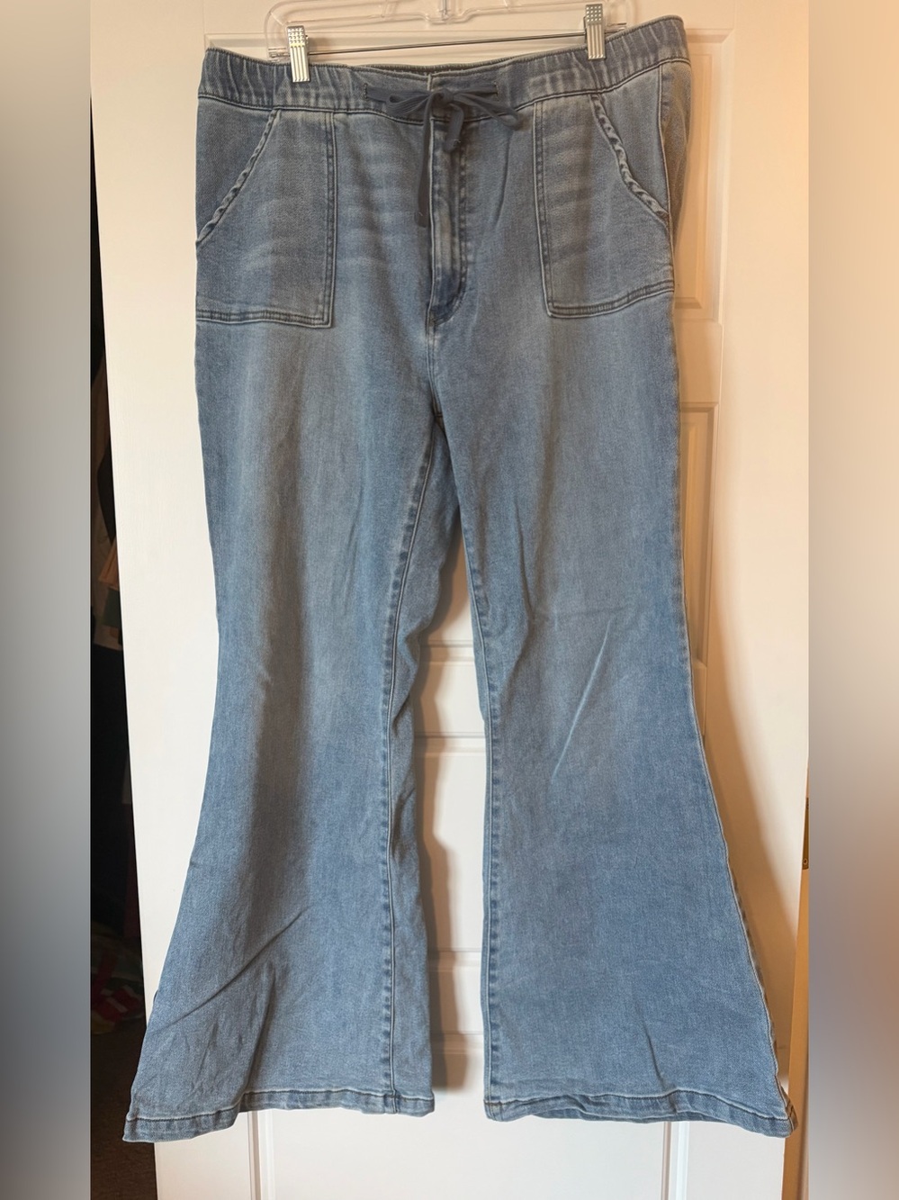 2x Risen Mid-rise Jogger Flare Jean